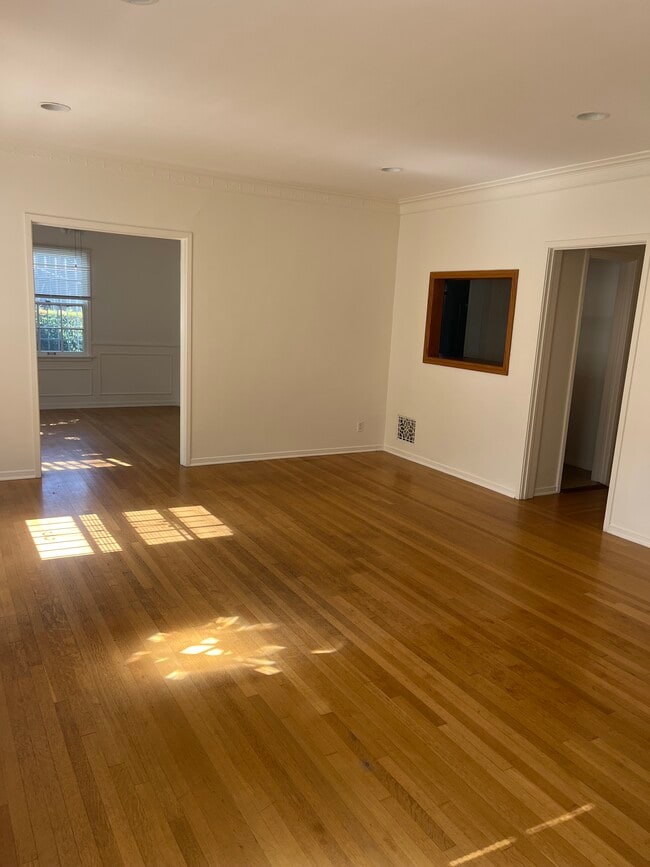Photo - 231 S Poinsettia Pl Unit 231