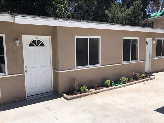 Front of unit - 882 Euclid N Ave Unit A