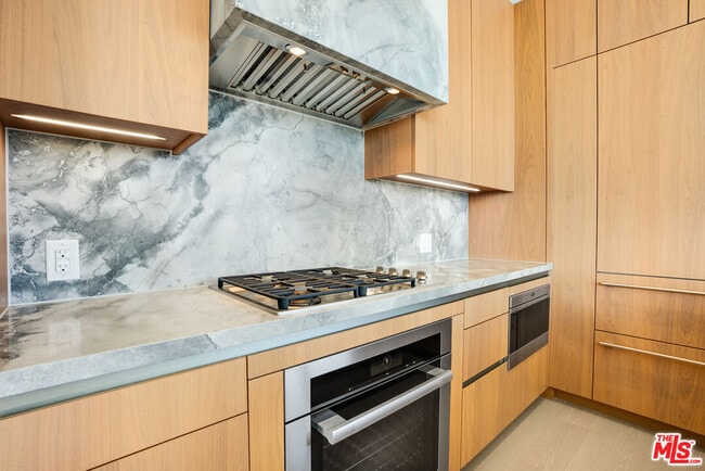 Photo - 211 Elm Ct Unit 16B