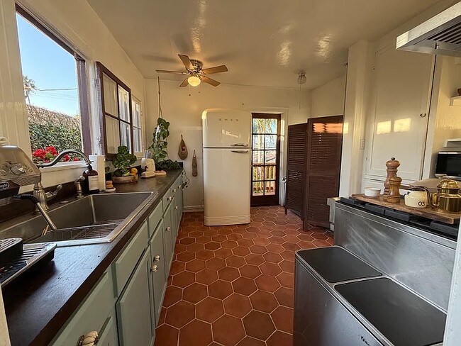 Photo - 725 Washington Blvd