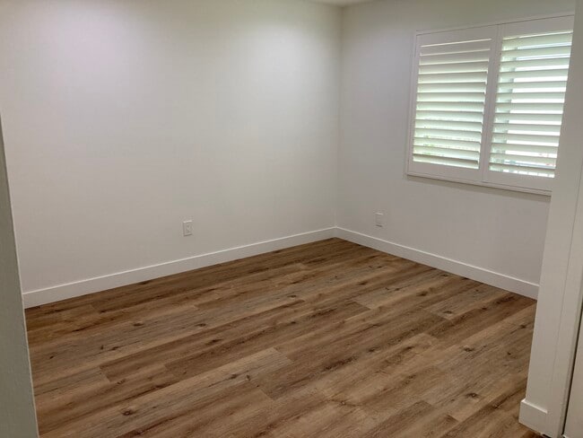 Photo - 648 N Serrano Ave Unit 648