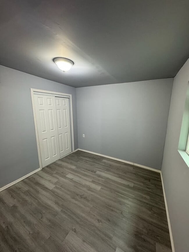 Photo - 435 E 5th St