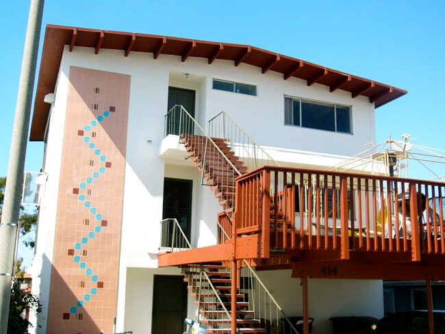 Building Photo - 414 Monterey Ln Unit D