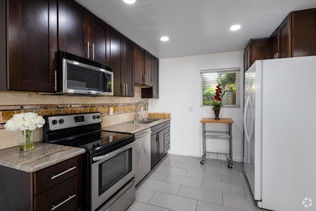 Building Photo - 212 Oceanside Blvd Unit 8 Rental