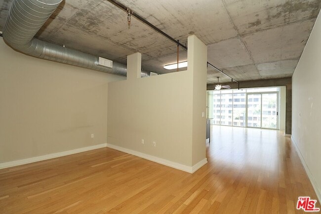 Photo - 645 W 9th St Unit 538