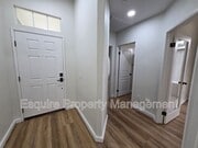 Photo - 4888 Ellington St