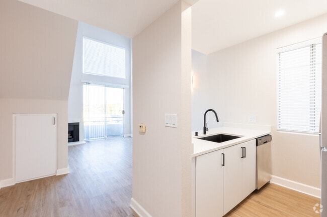 2BR, 1BA - 715SF - The Norman