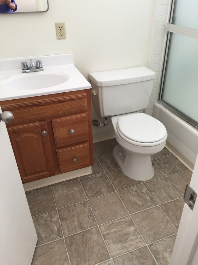 Photo - 1244 1/2 S Westgate Ave Unit 1240 .25