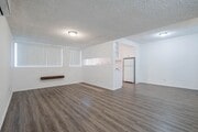 Photo - Spacious 1 bed 1 bath apartment in Santa Monica! Unit 808E Princeton St