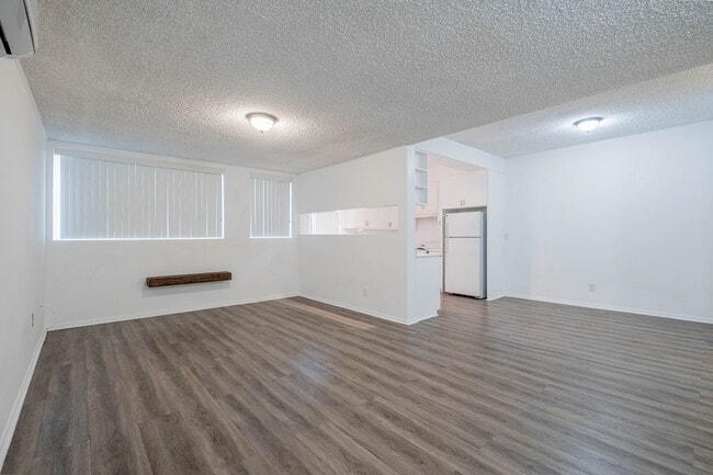 Photo - Spacious 1 bed 1 bath apartment in Santa Monica! Unit 808E Princeton St