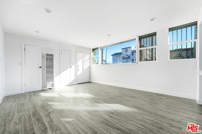 Photo - 317 S Kenmore Ave Unit 1