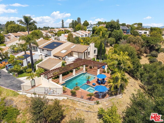 Building Photo - 2528 Angelo Dr