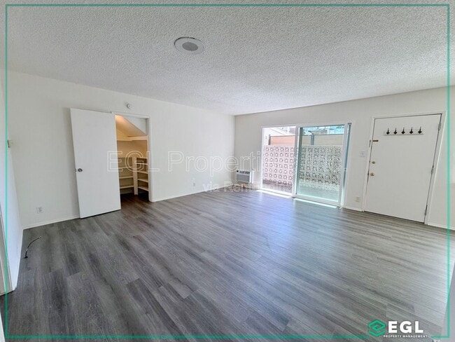 Photo - 613 Westbourne Dr Unit 2