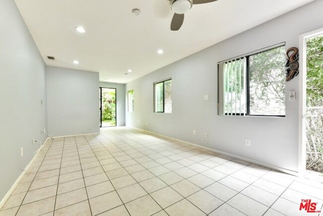 Photo - 26 Ozone Ave Unit 1