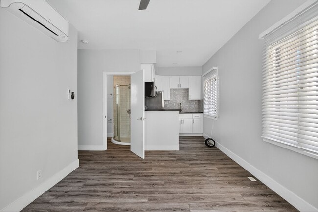 Photo - 405 W 3rd St Unit B