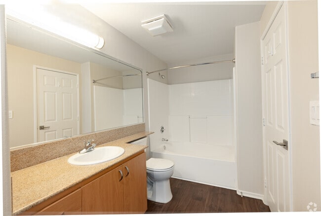 1BR, 1BA - 830SF - Bathroom - Villaggio at La Quinta