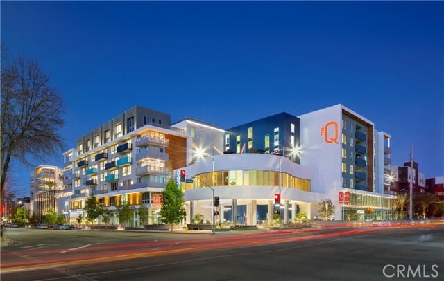 Building Photo - 6200 Variel Ave Unit 528