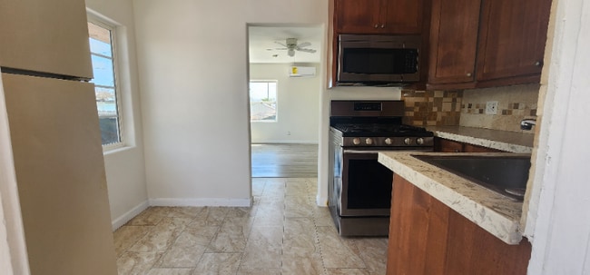 Photo - 3871 Superba St