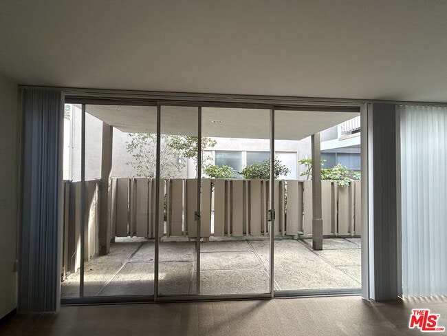 Building Photo - 833 Moraga Dr Unit 6