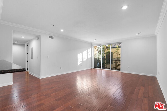 Building Photo - 1401 S St Andrews Pl Unit 201