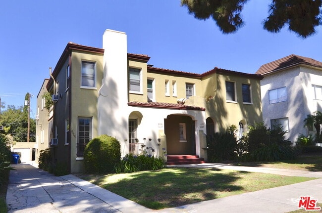 Building Photo - 2021 N Vermont Ave Rental