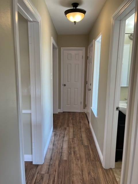 Hallway to Kitchen. - 18033 Glenburn Ave