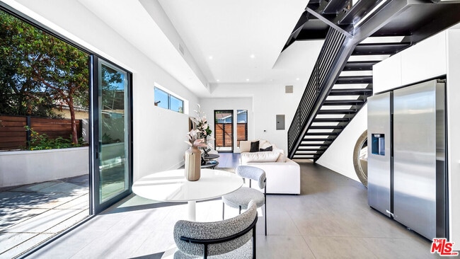 Photo - 1123 N Formosa Ave Unit 3