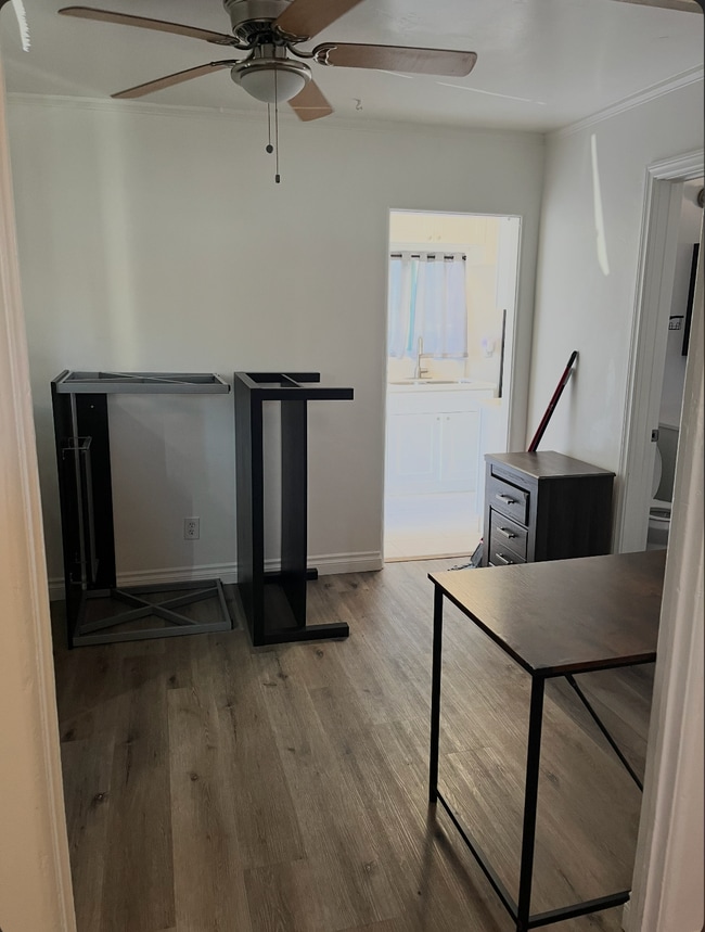 Dining room - 2444 Commercial St Unit 2446