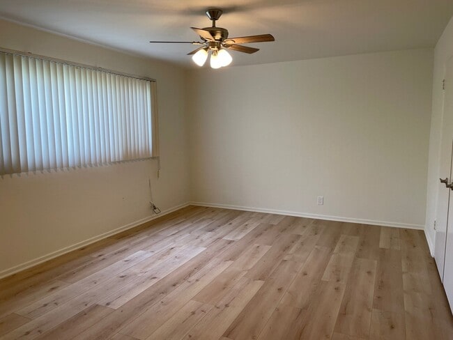Photo - 1122 S Clark Dr Unit 3