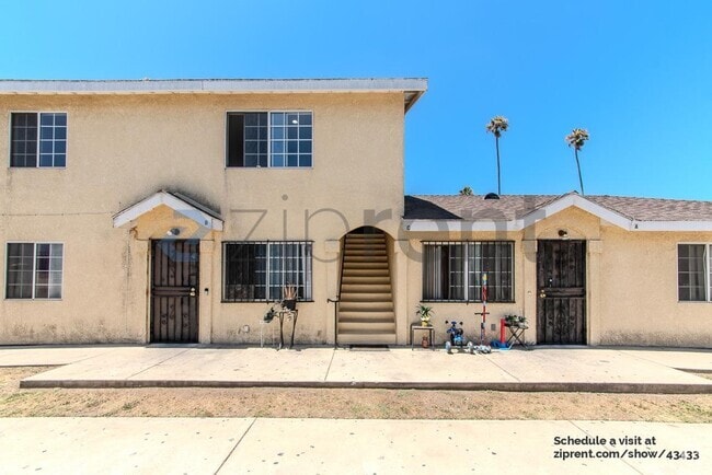 Building Photo - 850 W 80th St Rental
