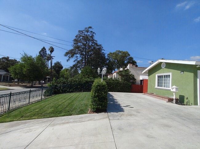 Photo - 627 E Woodbury Rd