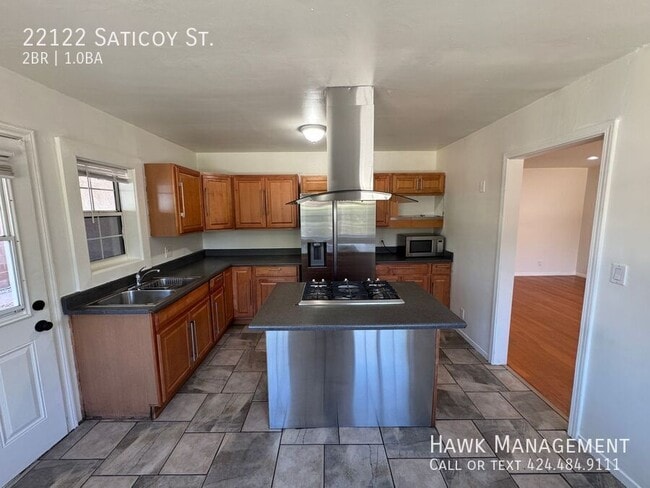 Photo - 22122 Saticoy St