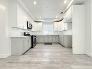 Photo - 829 E 74th St