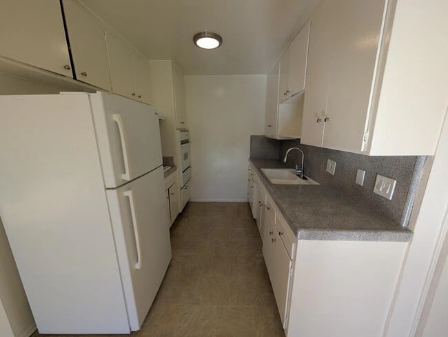 Photo - 1338 N Gardner St Unit 5