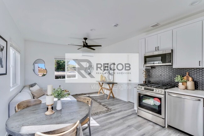 Building Photo - 4506 Moraga Ave Unit 2