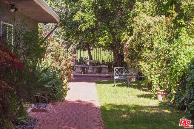 Building Photo - 1070 Norumbega Dr