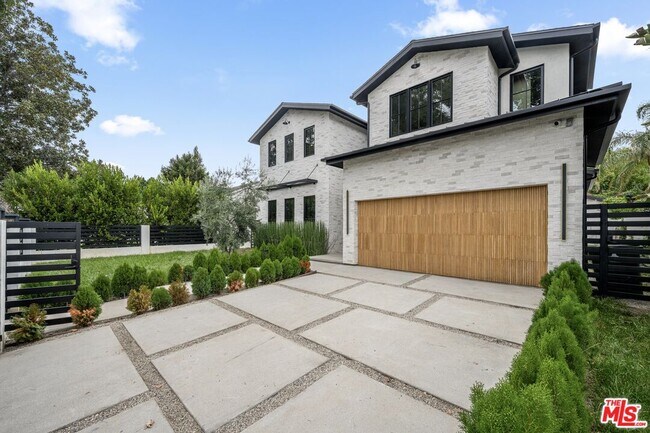 Photo - 4740 Sunnyslope Ave