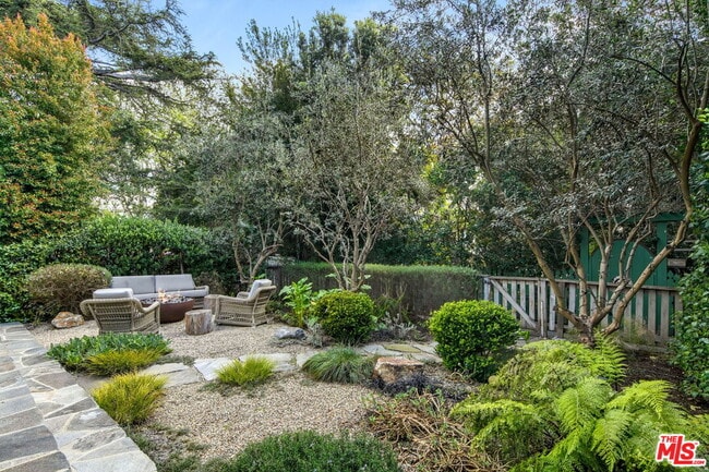 Photo - 821 Nowita Pl