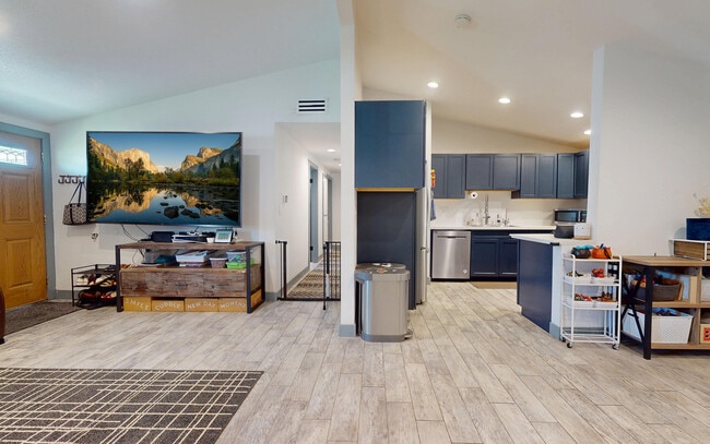 Building Photo - 27222 Plumwood Ave