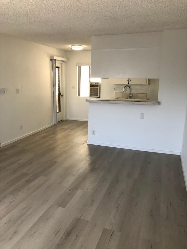 Photo - 1855 Butler Ave