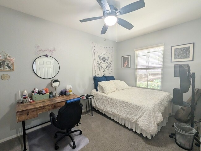 Photo - Stunning Modern End Unit Tri Level Condo i...