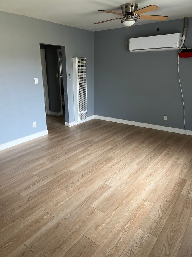 Photo - 4392 Elmwood Ave Unit D