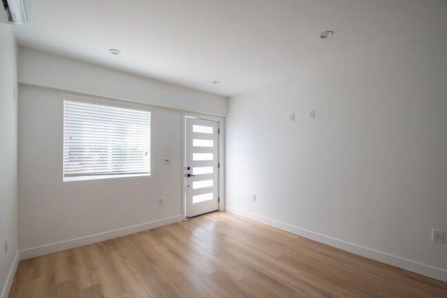 Photo - 10855 Morrison St Unit 09