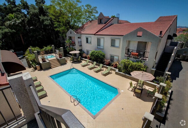Building Photo - Town Center Rental