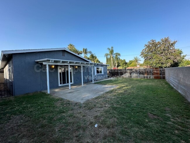 Building Photo - 6682 Suzanne Ln