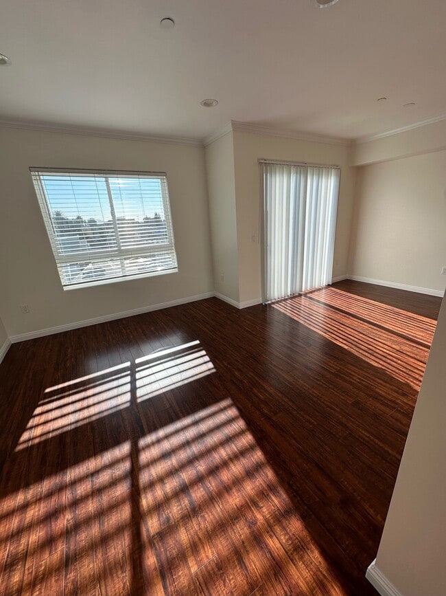 Photo - 6906-6908 Vesper Ave