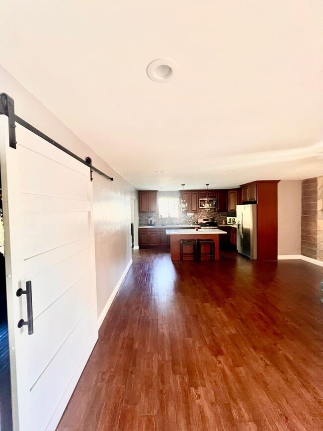 Photo - House  3 bedrooms, 1 baths,