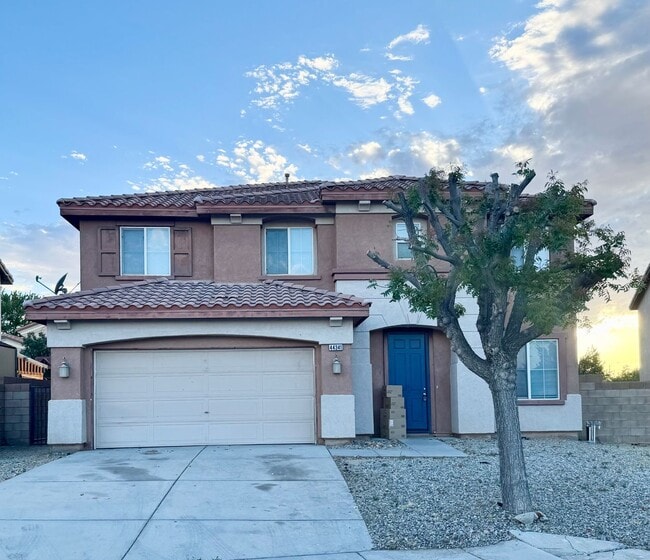 Building Photo - Spacious 5 bedroom home