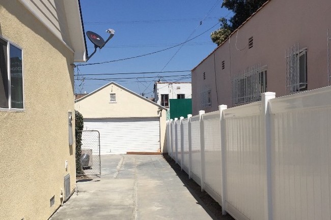 Driveway - 4252 S Victoria Ave