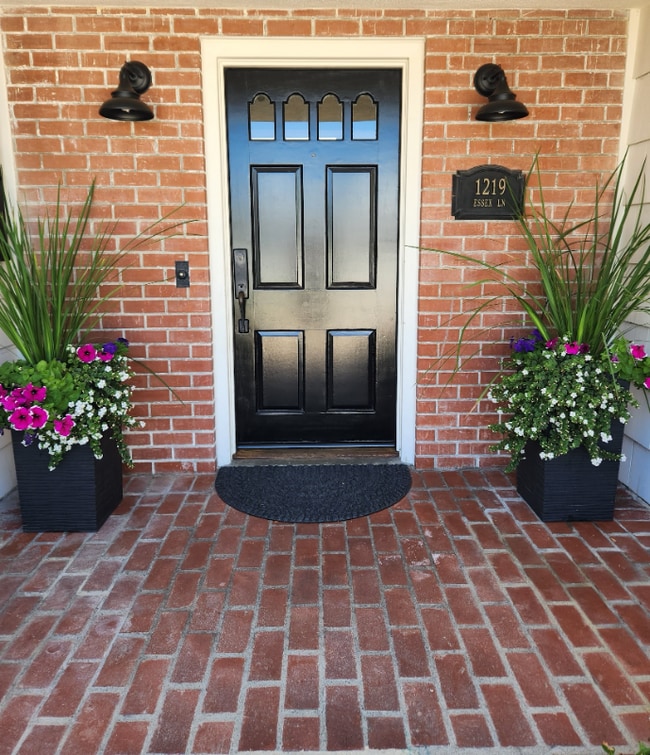 Photo - 1219 Essex Ln